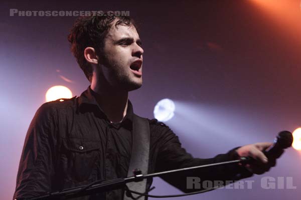 BLACK REBEL MOTORCYCLE CLUB - 2005-11-02 - PARIS - Elysee Montmartre - Robert Levon Been